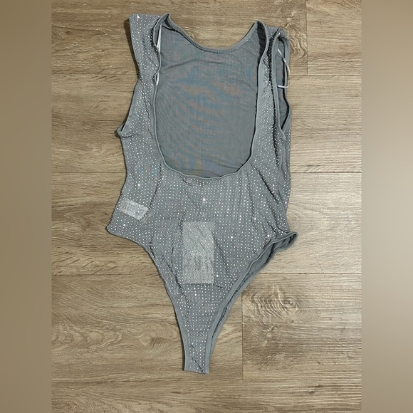 Gray  rhinestones Textured Sleeveless Bodysuit - Picture 2 of 4